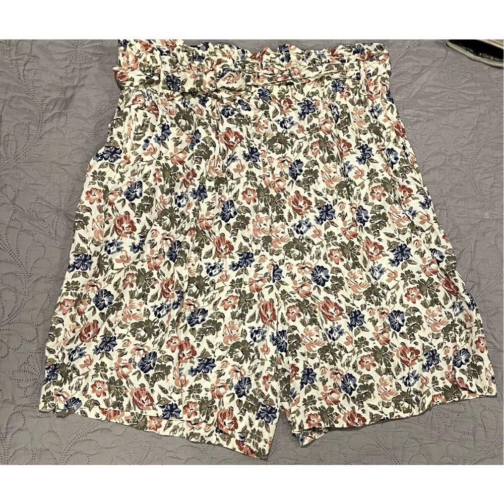 Amanda Michaels Petite Large Floral High Waisted Shorts with Belt Vintage 90s